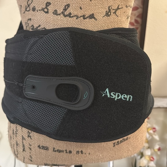 Like new, Aspen Horizon 2 piece, adjustable(in so many ways) back brace. - Picture 8 of 16